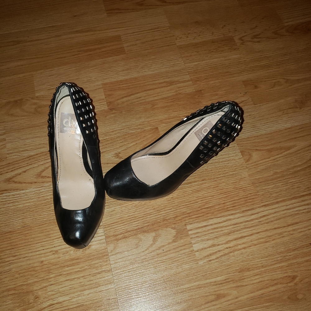 Dole Vita 4" Studded Heels  6.1/2